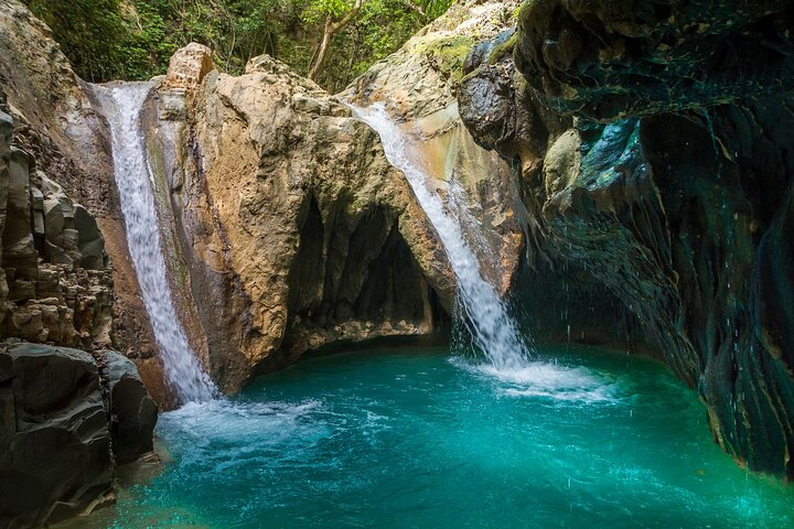 Hotels - Airbnb & villas pick up - WATERFALLS OF DAMAJAGUA - Photo 1 of 11